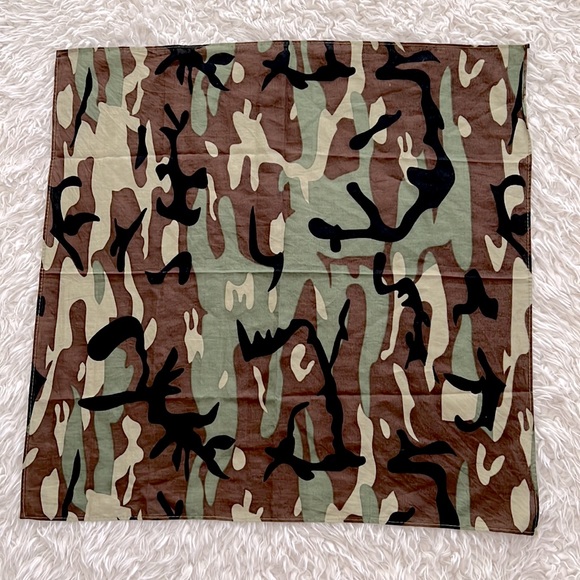 2 Bandanas - Picture 2 of 12